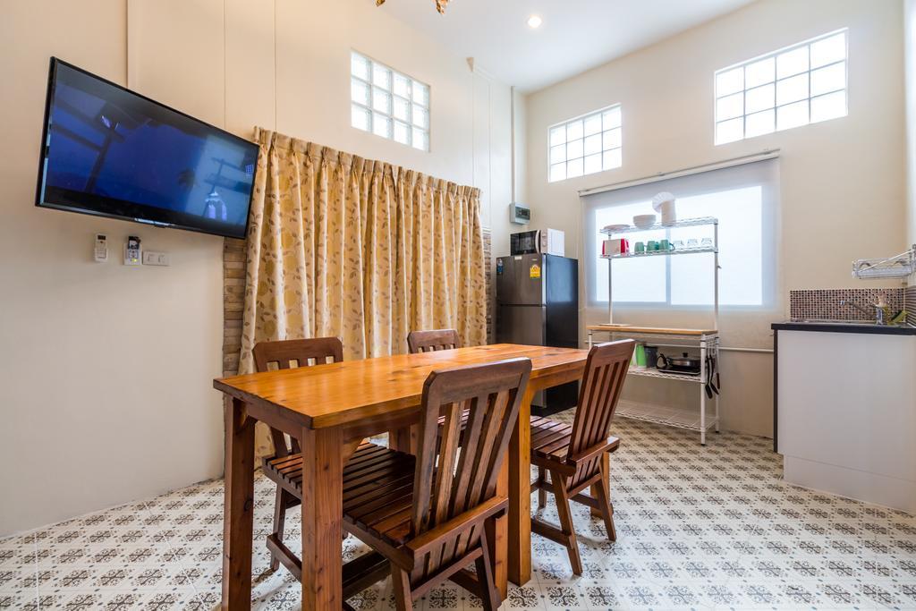 Eriksson Guesthouse Patong Værelse billede