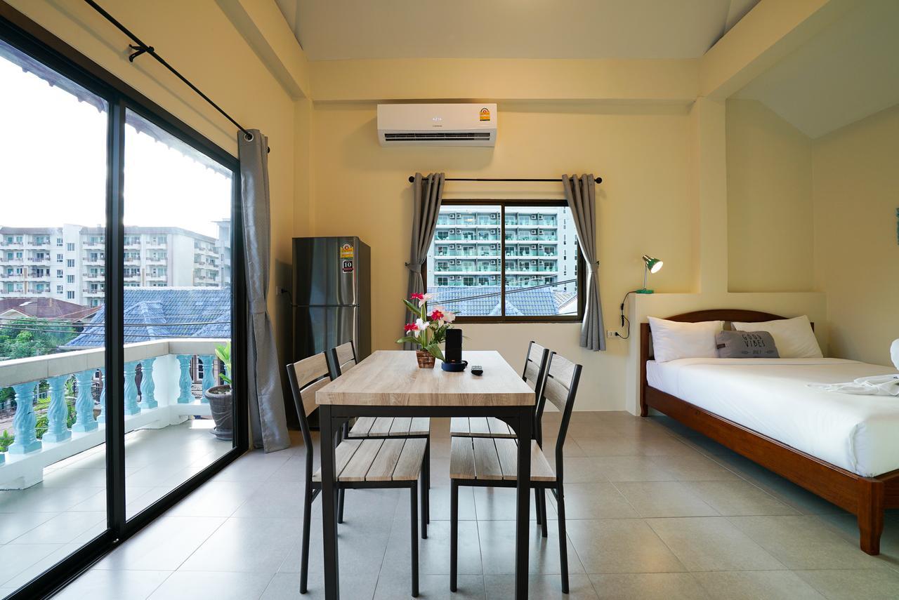 Eriksson Guesthouse Patong Værelse billede